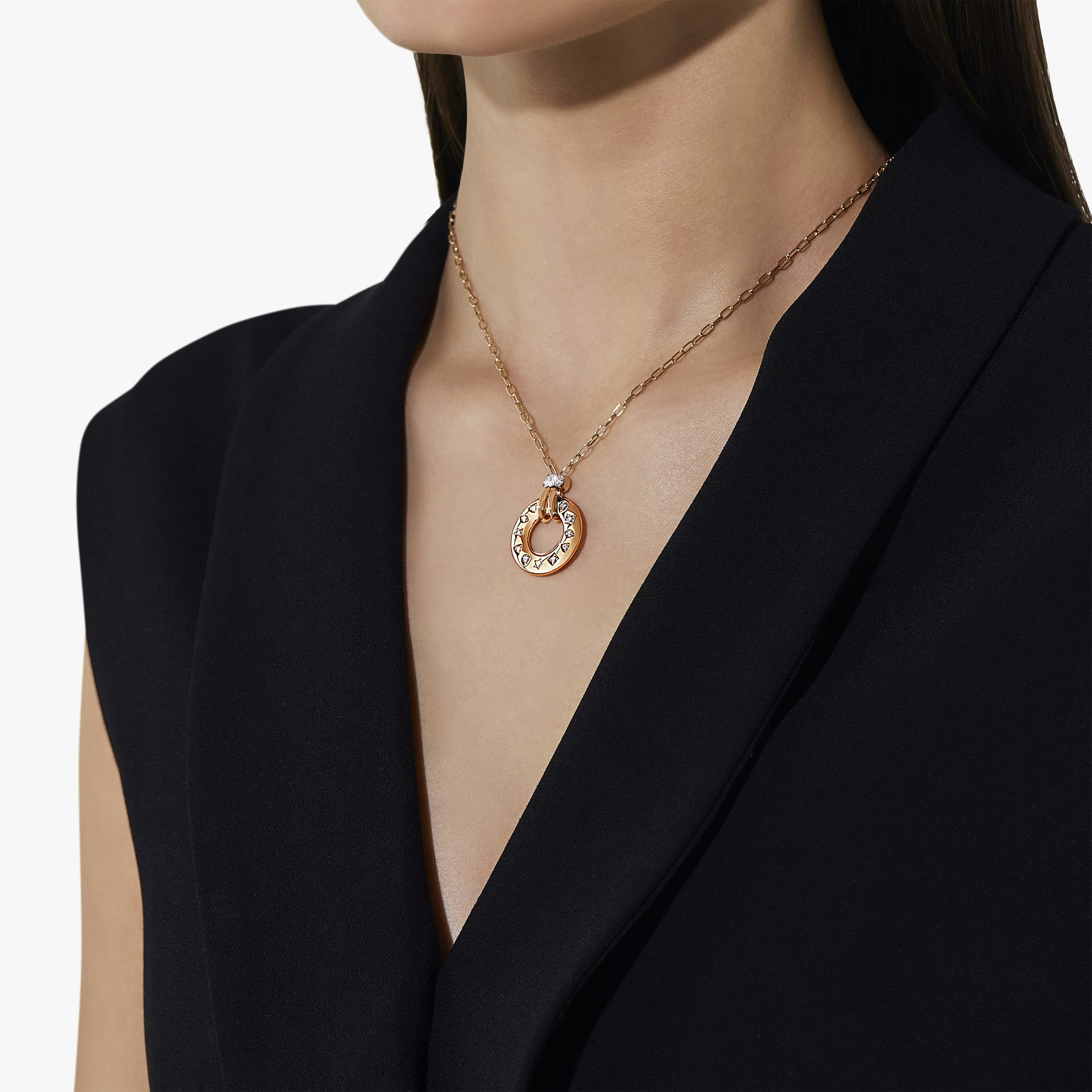 イコニカ」ペンダント付きネックレス